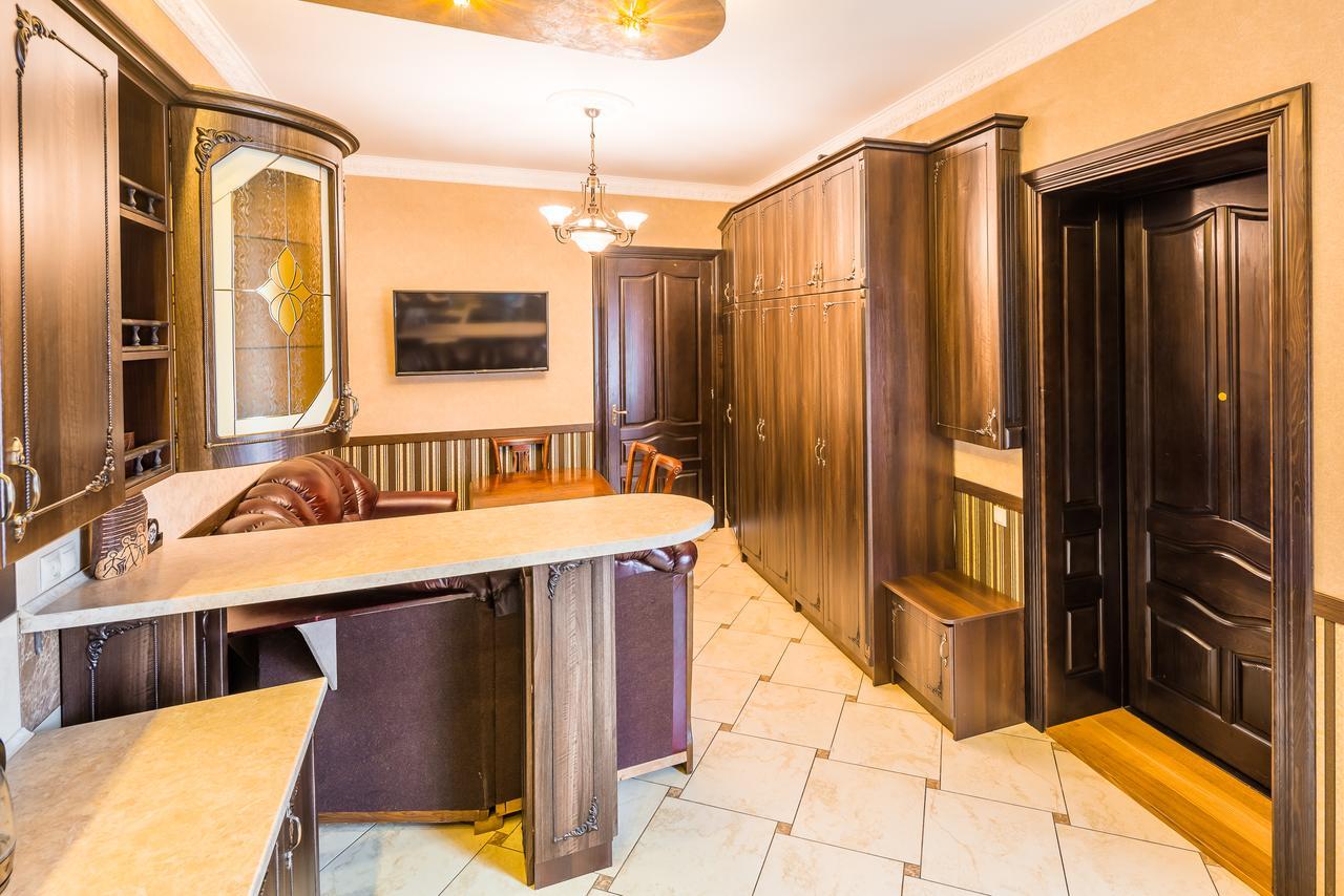 Beautiful Apartment D.Galytskogo Lviv Exteriör bild